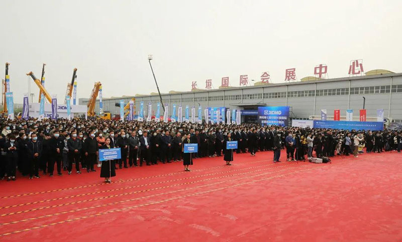 與會(huì)領(lǐng)導(dǎo)巡展